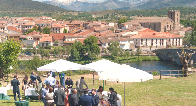 Bodas en el campo en los jardines del Hotel Mirador de Gredos